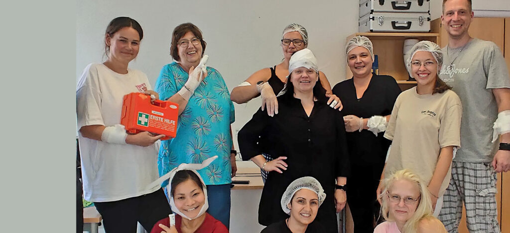 Team Liora beim Erste-Hilfe-Kurs mit den Maltesern in Bremerhaven.