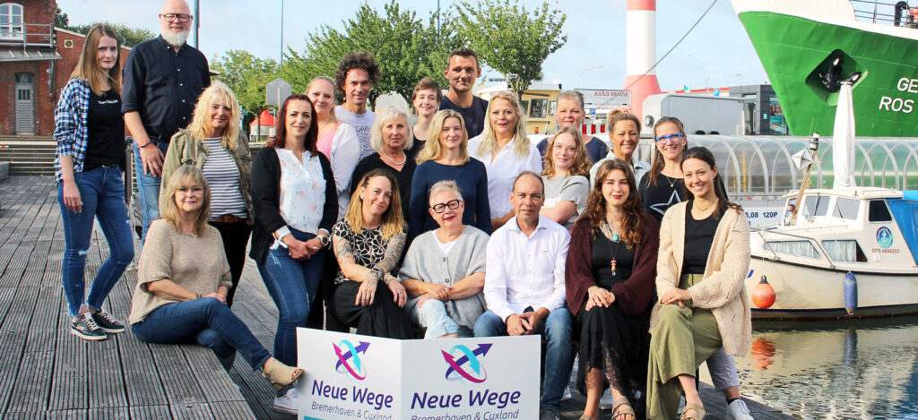 Gruppenfoto des Teams von Neue Wege in Bremerhaven, Partner des Liora Pflegedienstes für achtsame und menschliche Pflege.